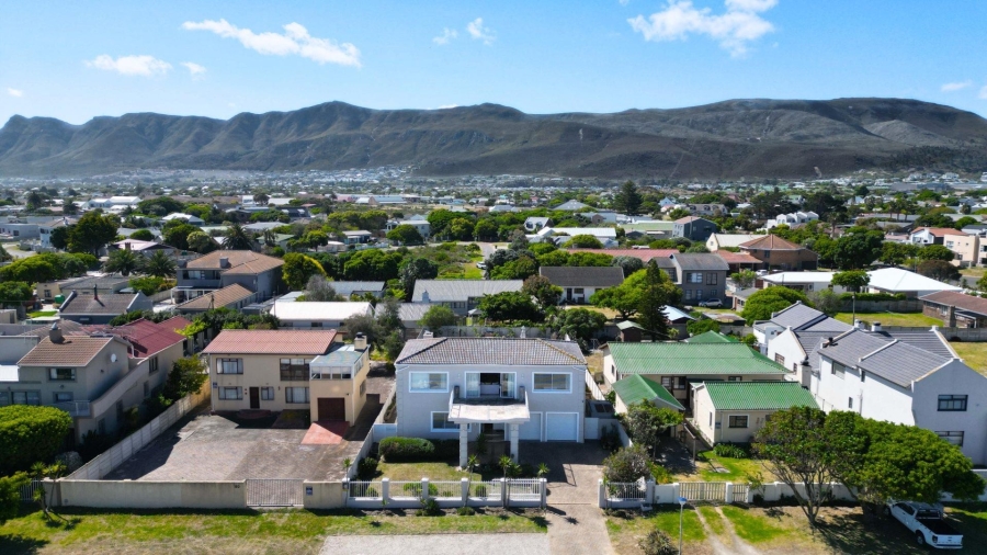 5 Bedroom Property for Sale in Sandbaai Western Cape